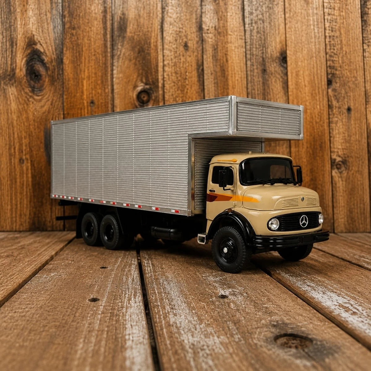 Miniatura Mercedes-Benz 710 Baú Escala 1/24 (Colecionador)