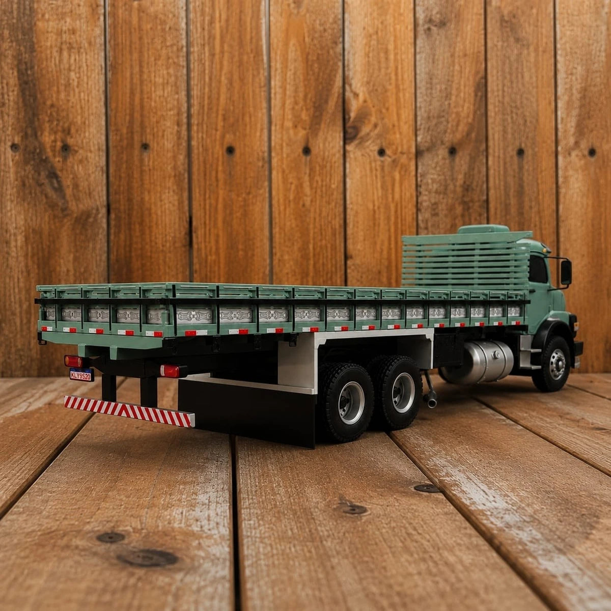 Mercedes-Benz L-1313 Escala 1/24 (Colecionador)