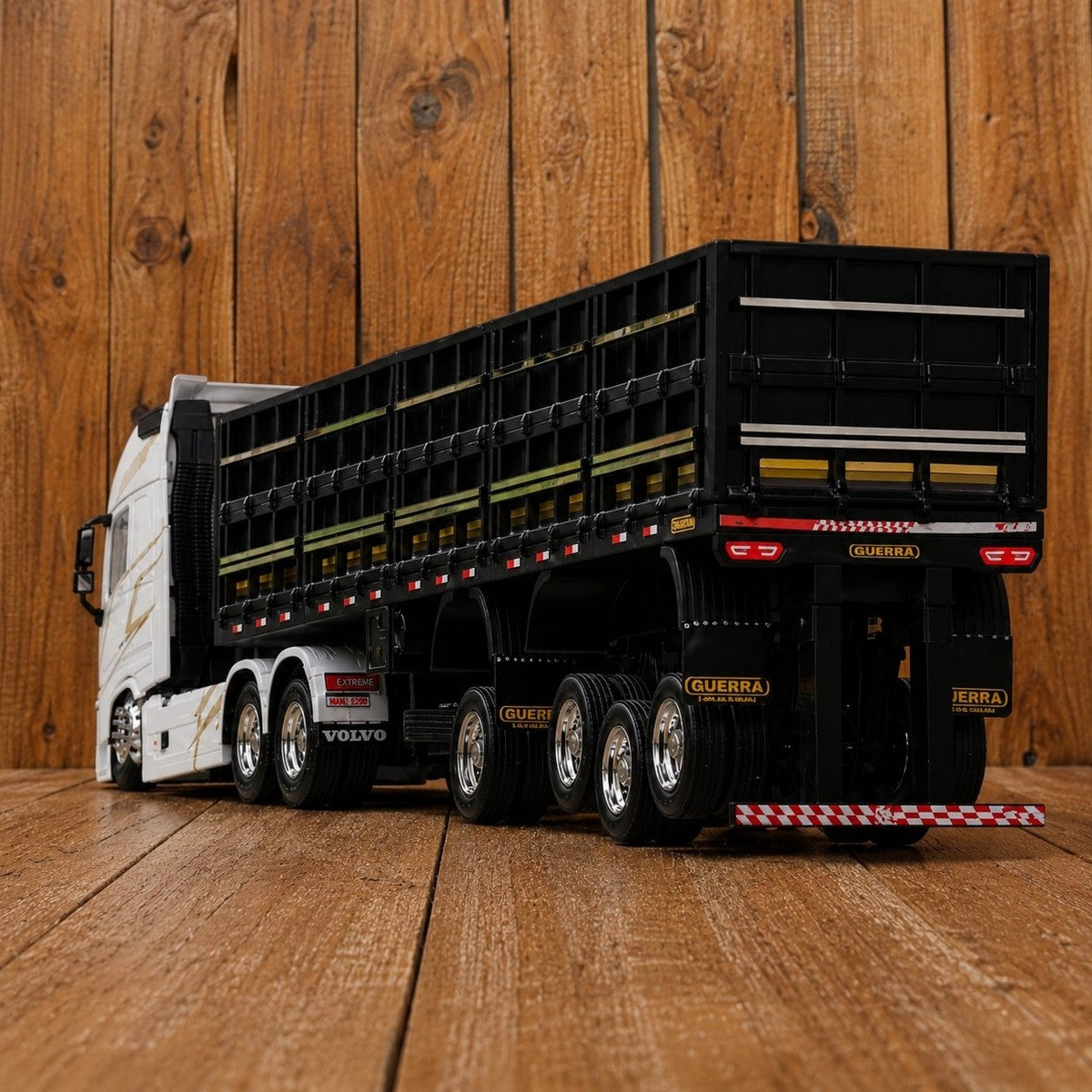 Volvo FH Globetrotter + bitrem graneleiro Escala 1/24 (Controle Remoto)