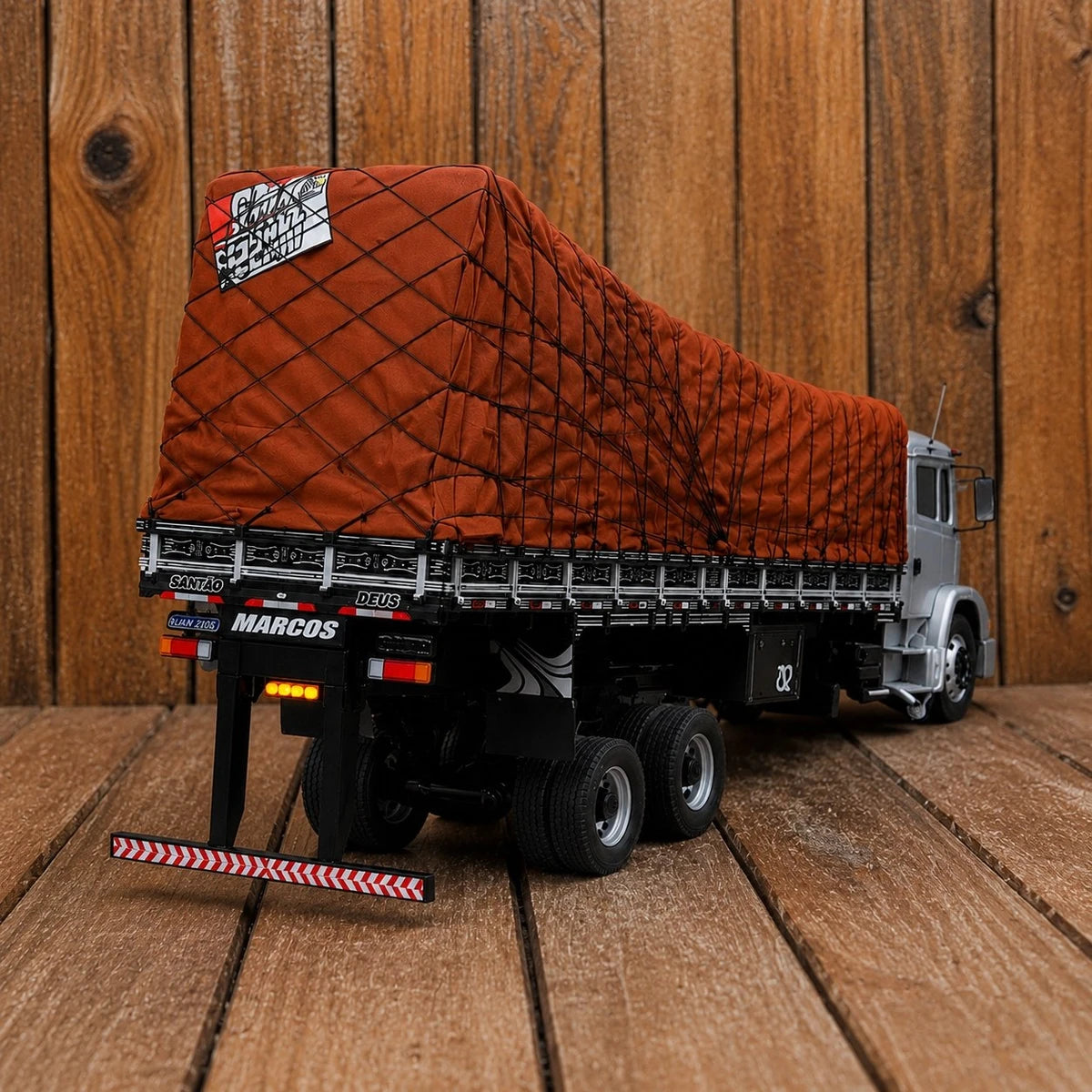 Mercedes-Benz L 1620 Escala 1/24 (Controle Remoto)