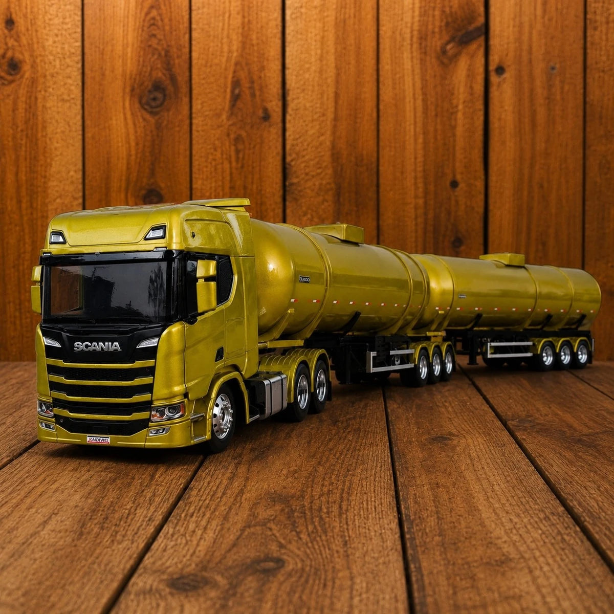 Scania NTG Highline + carreta tanque Escala 1/24 (Controle Remoto)