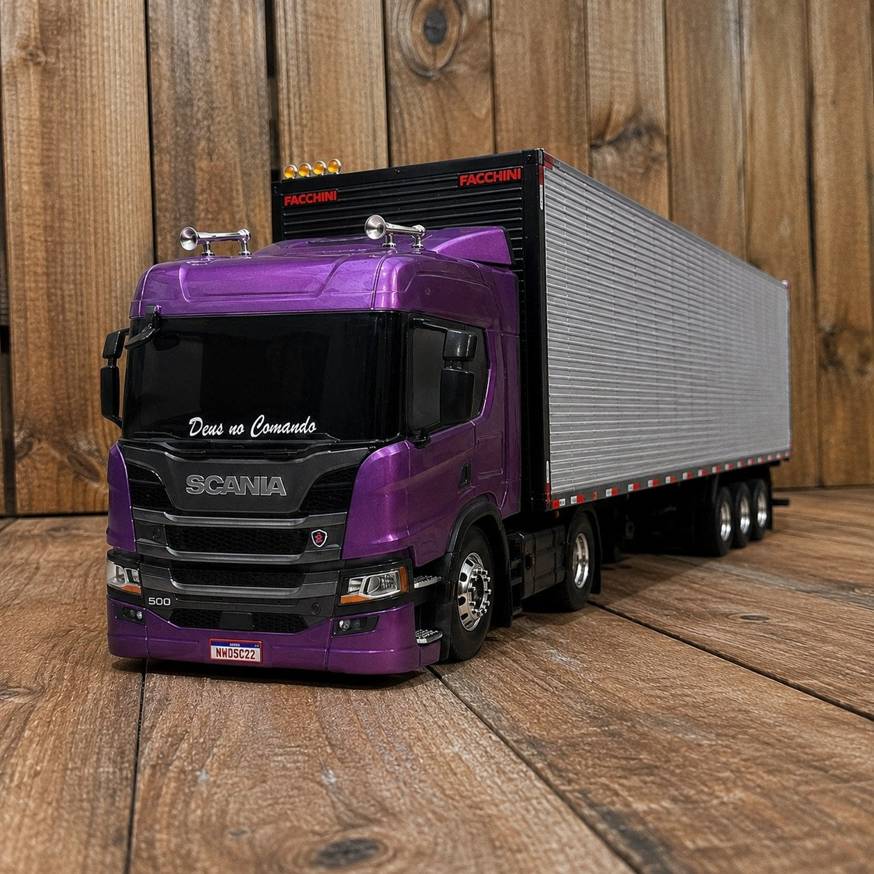 Caminhão Scania S500 Highline + Carreta Baú Facchini – Escala 1:24 (Controle Remoto)