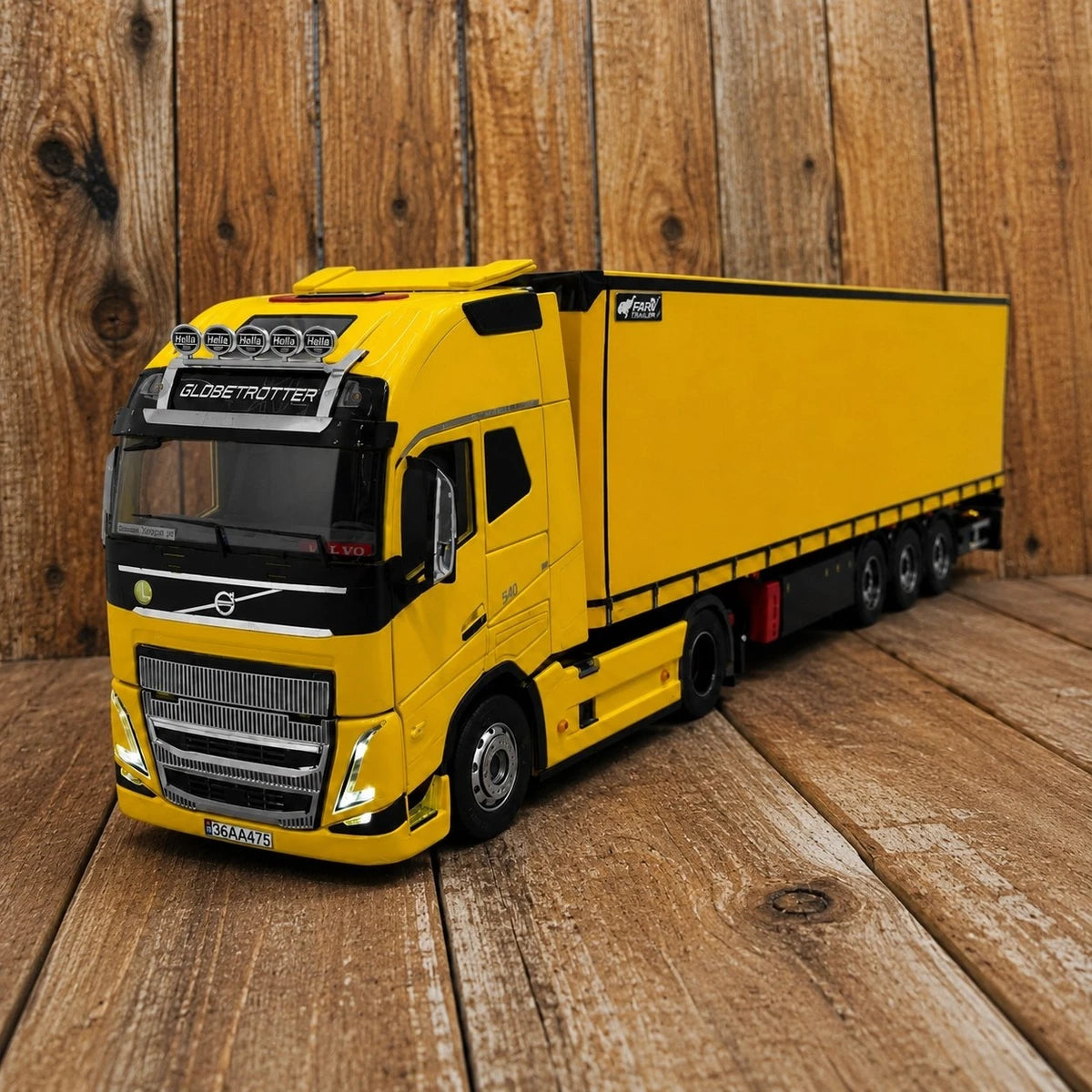 Volvo FH 540 6x2 + carreta boiaderia 2 andares Escala 1/24 (Controle Remoto)