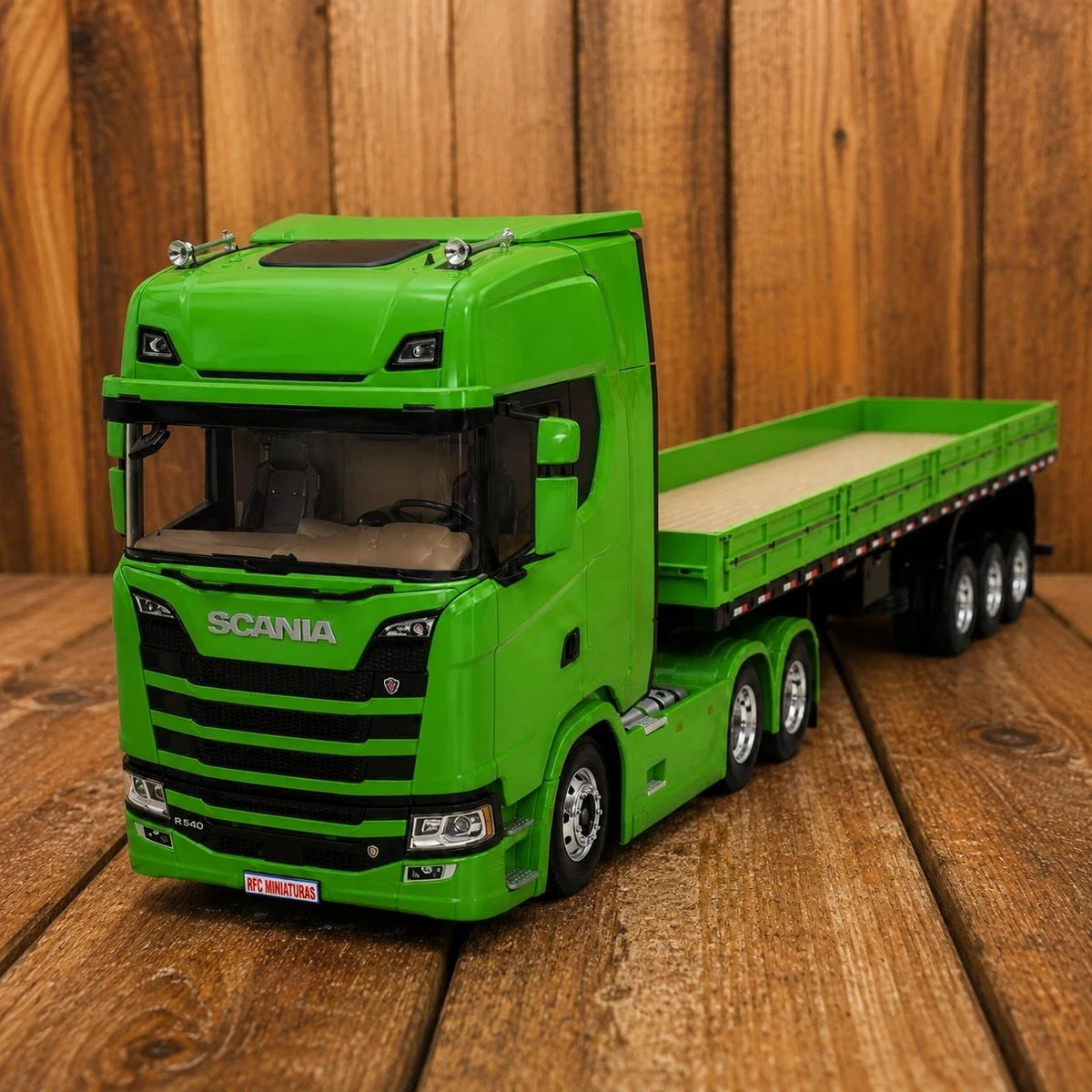 Scania R540 6x4 Escala 1/24 (Controle Remoto)