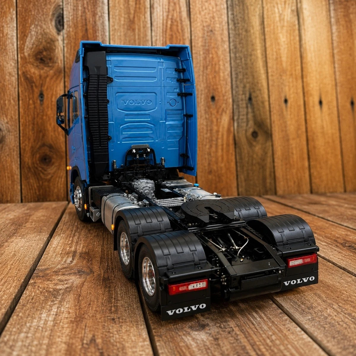 Volvo FH Globetrotter 6x4 Escala 1/24 (Controle Remoto)
