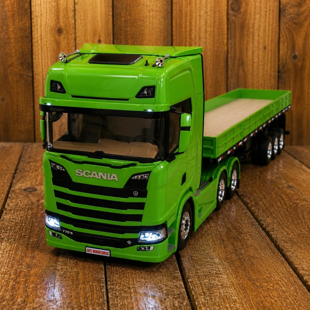 Scania R540 6x4 Escala 1/24 (Controle Remoto)