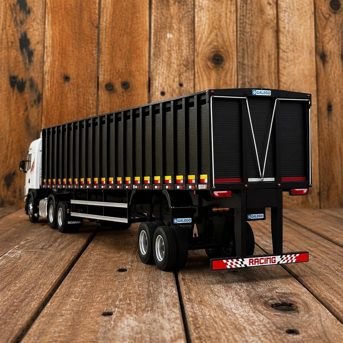 Scania V8 R730 Graneleiro Escala 1/24 (Controle Remoto)