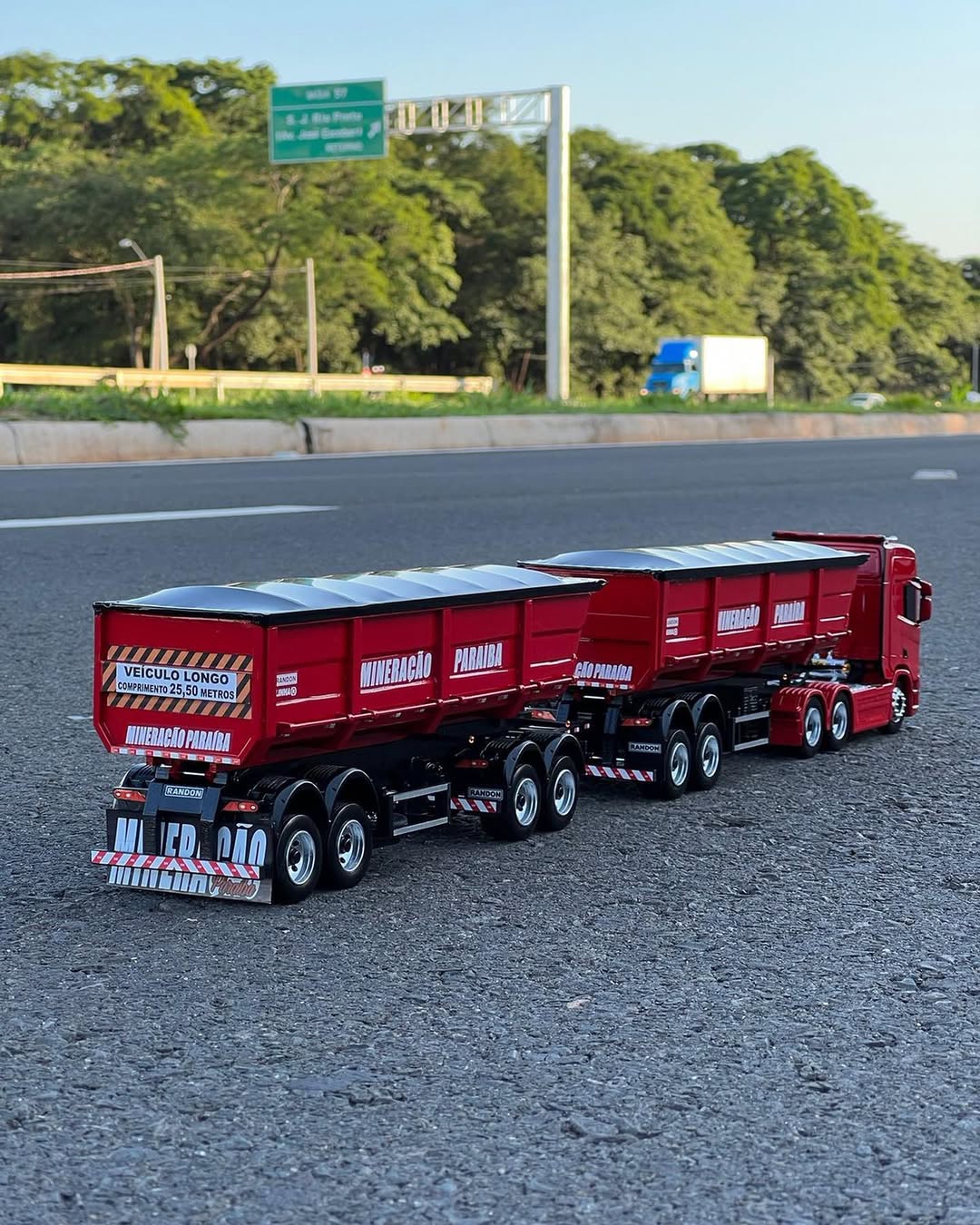 Miniatura Scania NTG R440 + Rodocaçamba Randon – Escala 1/24 (Personalizável)