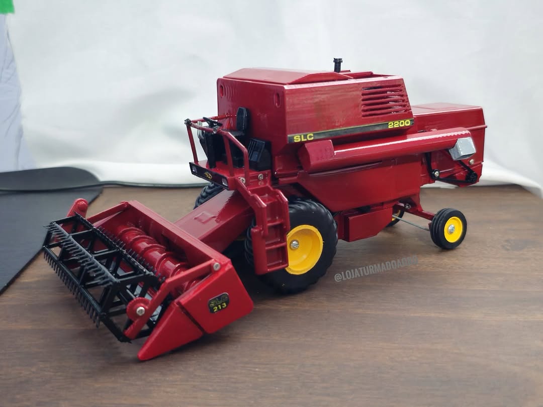 Colheitadeira John Deere SLC 2200 (Acompanha Plataforma de Soja) - 1/32