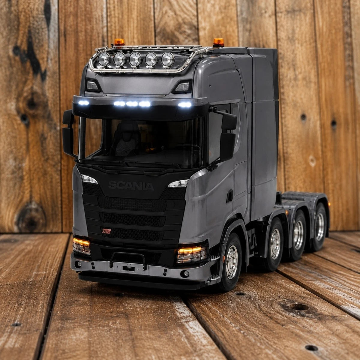 Scania 770 S V8 8x4/4 Escala 1/24 (Controle Remoto)