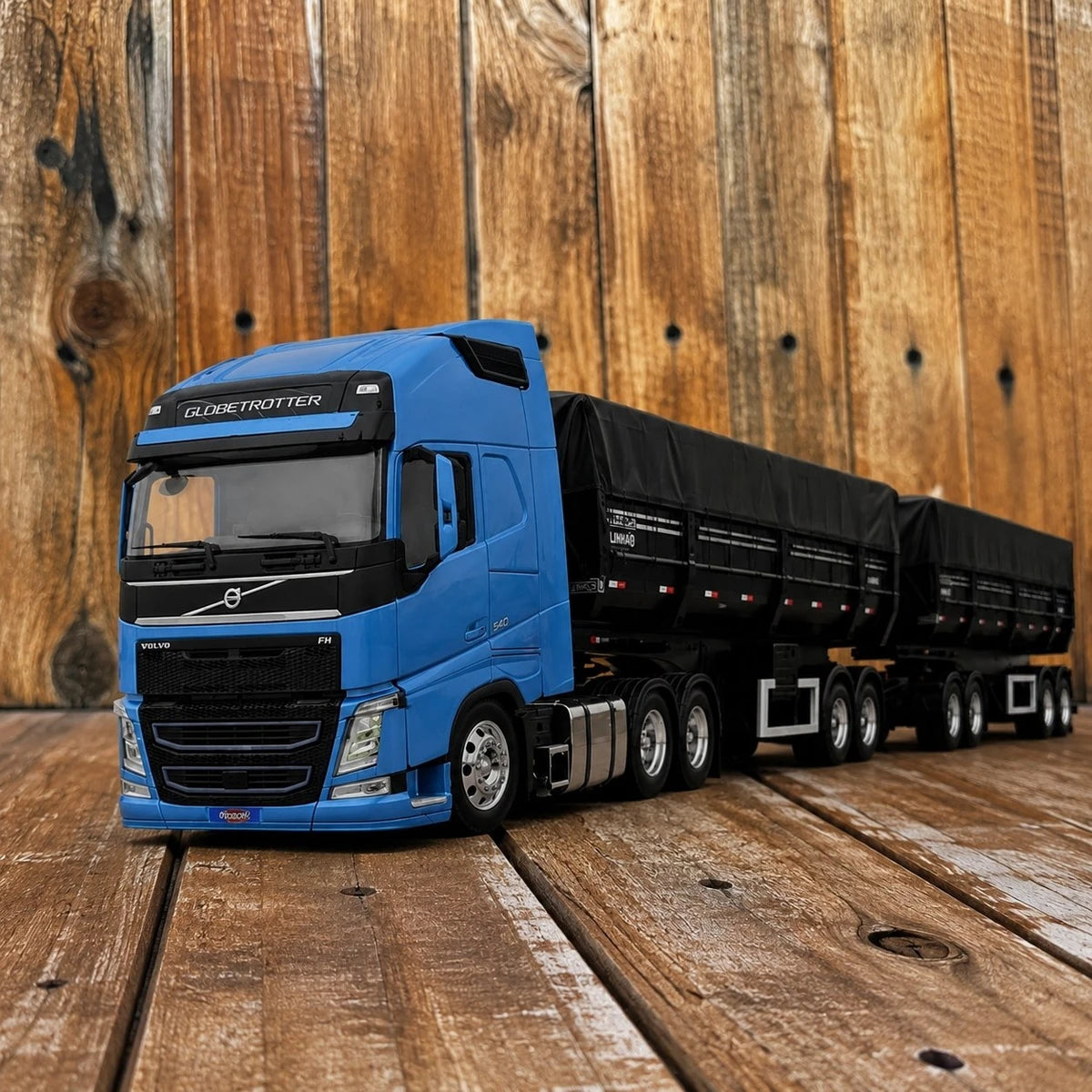 Volvo FH 540 6x4 Escala 1/24 (Controle remoto)