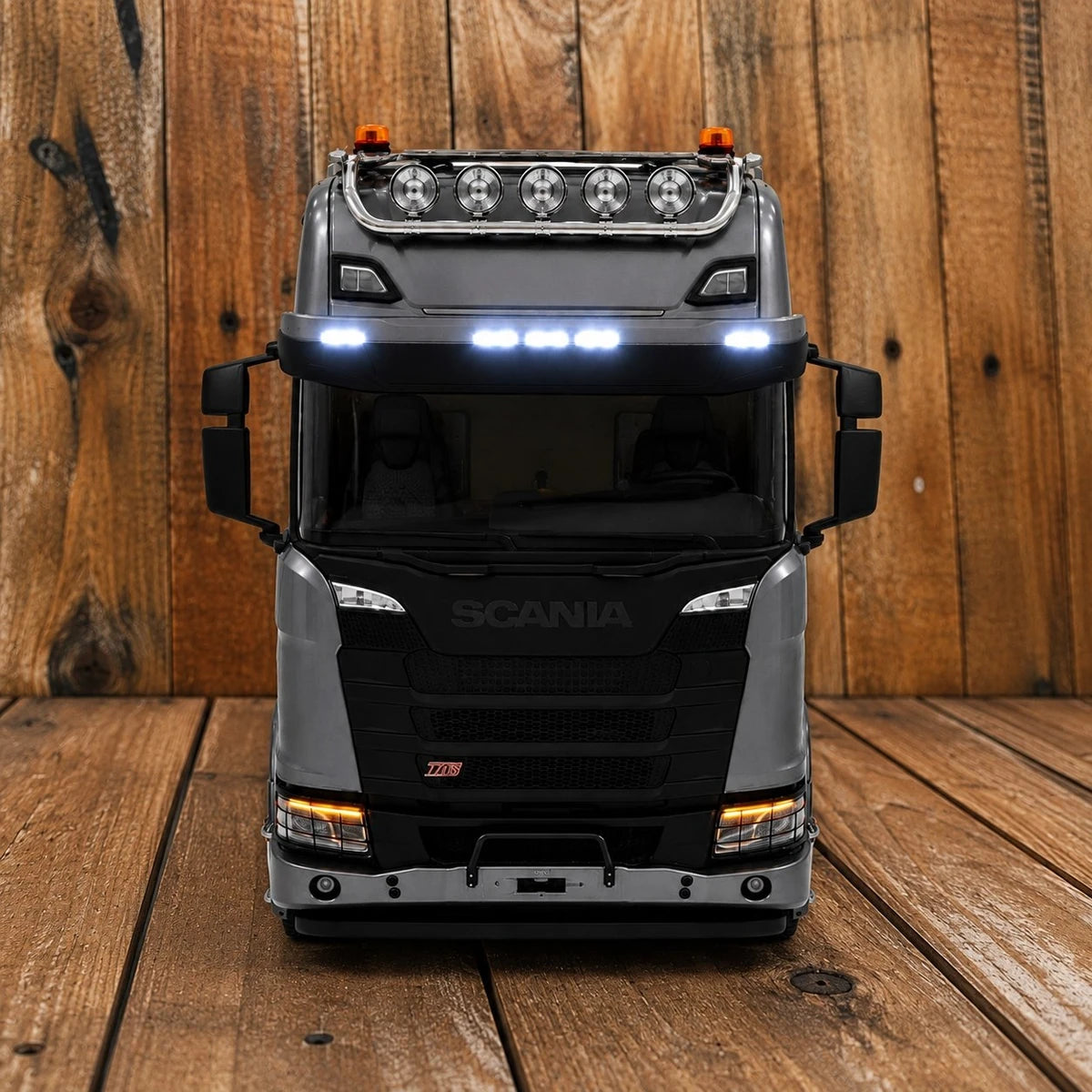 Scania 770 S V8 8x4/4 Escala 1/24 (Controle Remoto)