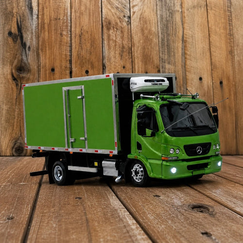 Mercedes-Benz Accelo + baú refrigerado Escala 1/24 (Controle Remoto)