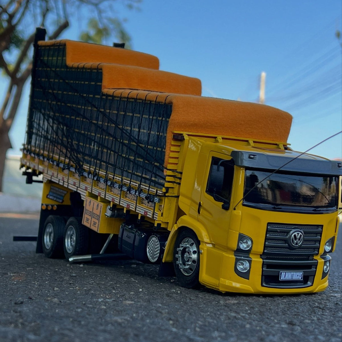 Volkswagen Constellation Bob Arqueado – Escala 1/24