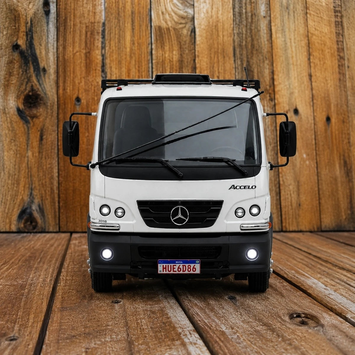 Mercedes-Benz Accelo 1016 Escala 1/24(Controle Remoto)