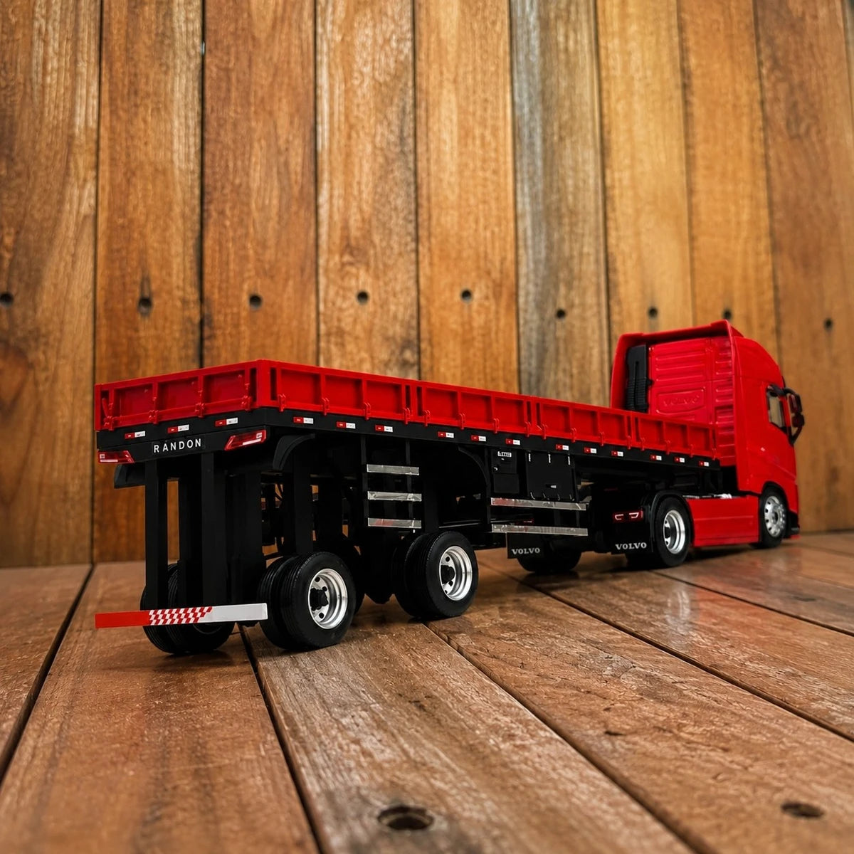 Volvo FH 460 + Carreta Prancha Escala 1/24 (Controle Remoto)