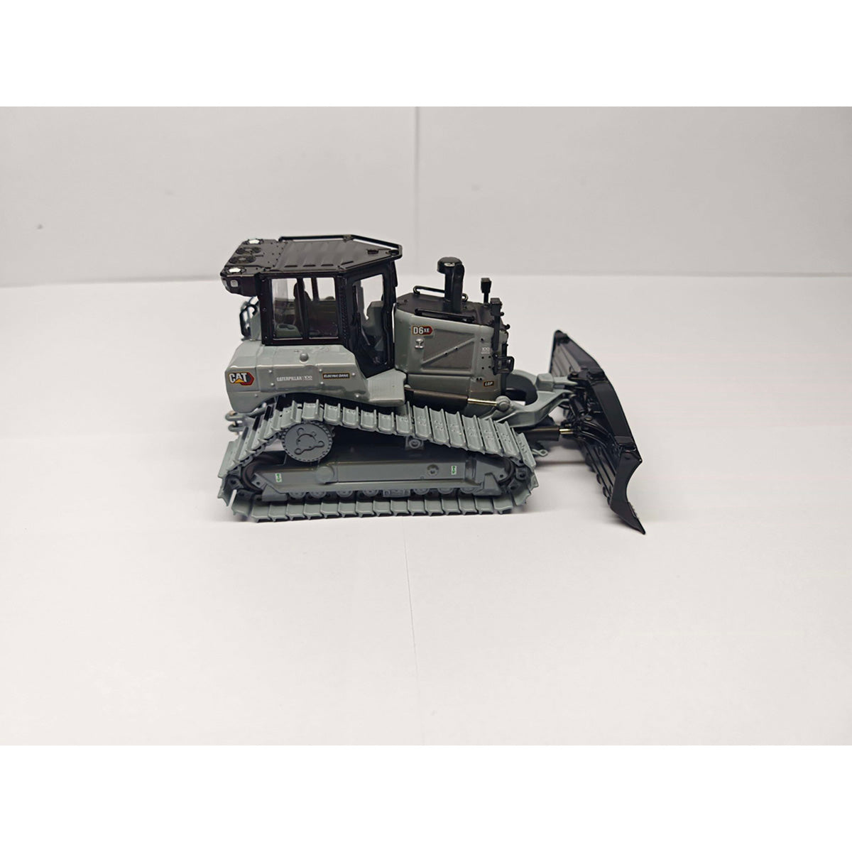 CAT D6 XE LGP Trator de Esteira (Controle Remoto) – Escala 1/14