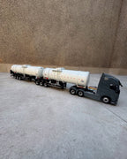 Miniatura Volvo FH Globetrotter com Carreta Tanque Duplo (Escala 1/24)