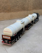 Miniatura Volvo FH Globetrotter com Carreta Tanque Duplo (Escala 1/24)