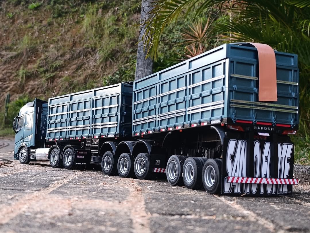 Volvo FH Globetrotter Carga Pesada 1/14 – (Controle Remoto)